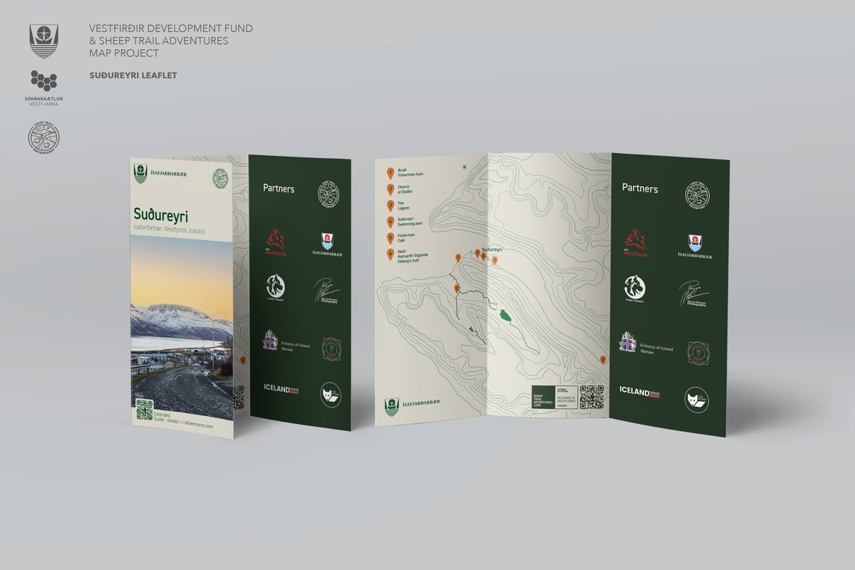 Makieta drukowanej ulotki z mapą Suðureyri i informacjami o partnerach